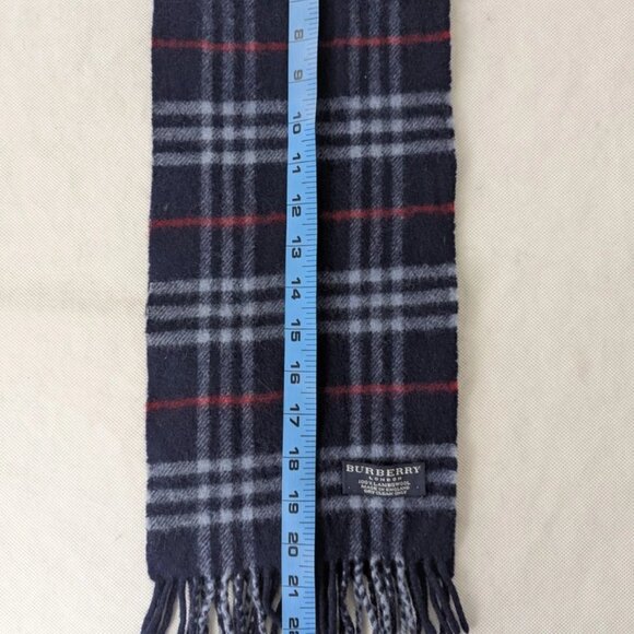 Pre-Loved Burberry Lambswool Scarf Blue – Unisex Check – Luxury Winter Accessory - Picture 6 of 7
